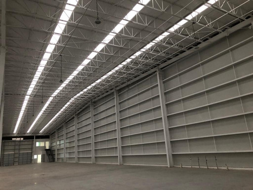 Imagen 2 de 10 de Bodegas Industriales Con Anden De Descarga Propio, Rampa De Acceso A La Bodega, Oficinas, Baños