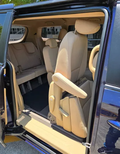 Kia Sedona 3.3 V6 Lx At
