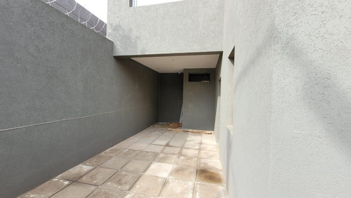 Casa En Arguello 2 Dormitorios, 3 Baños, Patio Con Asador Se Acepta Auto Parte De Pago
