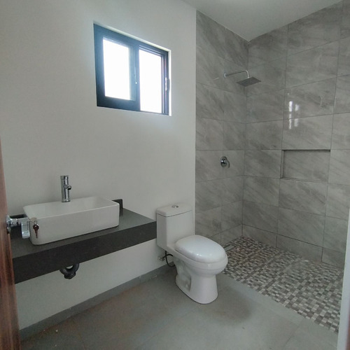 Casas En Venta En El Condado, Jardín, 3 Recamaras, Una En Pb, De Lujo !