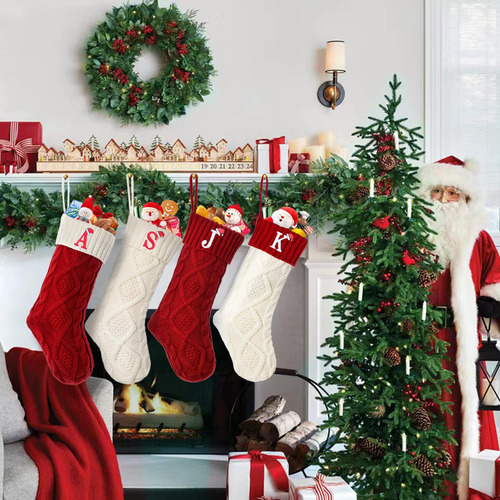 Medias De Navidad 45 Cm Con Inicial Letra Q Roja Bordada