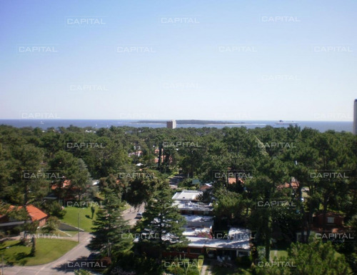 Apartamento De 3 Dormitorios En Punta Del Este - Oportunidad En Venta- Ref: 25823