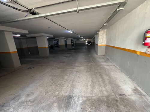 Cochera En Edificio De Categoria, En Caballito