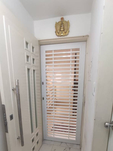 Apartamento En Venta En La Guaira Urbanizacion Caribe Remodelado