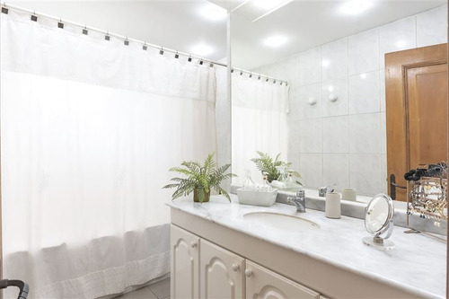 Imagen 13 de 26 de Exquisita Casa 5 Dorm. En Calle Tranquila Golf De Manquehue