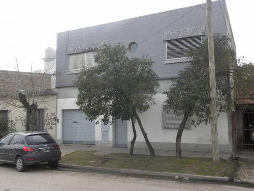 Amplia Casa En Venta A 10 Cuadras De Estaciones De Laferrere