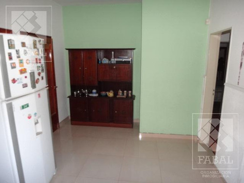 Casa Alquiler O Venta Santa Genoveva, 3 Dormitorios, 3 Baños, Quincho-garaje Y Jardín