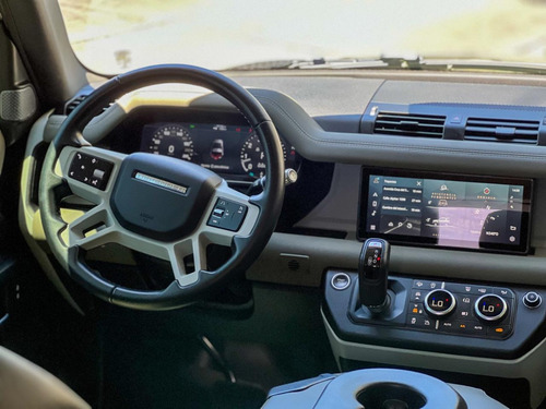 Land Rover Defender P400 2021
