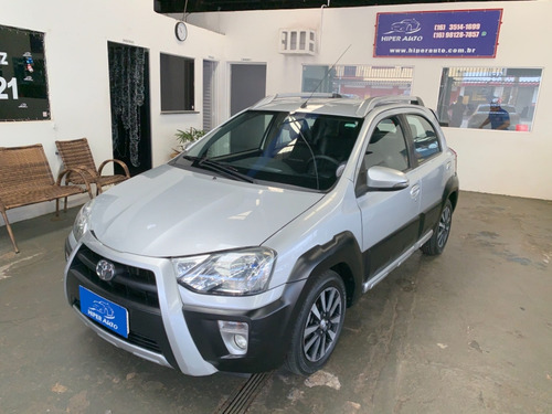 Toyota Etios Cross 1.5 Prata 2014