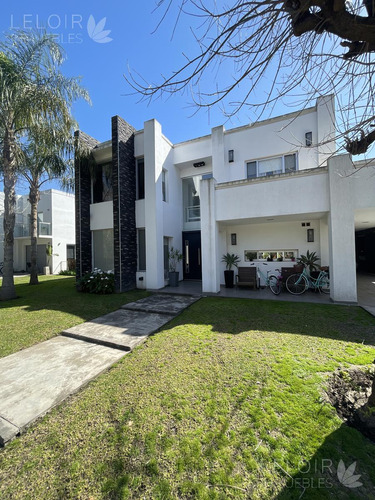 Casa En Venta 4 Amb En Altos Del Sol