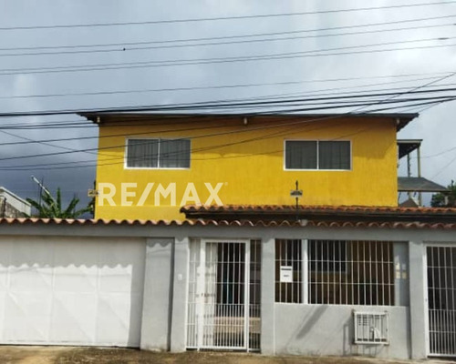 Re/max 2mil Vende Casa En El Sector Los Robles, Calle Libertad Este. Isla De Margarita, Estado Nueva Esparta