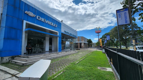 Frances Mijares Vende O Alquila Estratégico Local Comercial (antiguo Concesionario) En Av. Universidad, Naguanagua Cod 215482