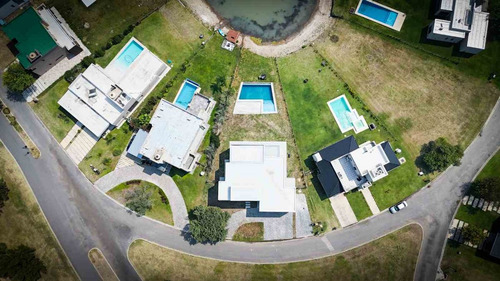 6 Ambientes Piscina A La Laguna