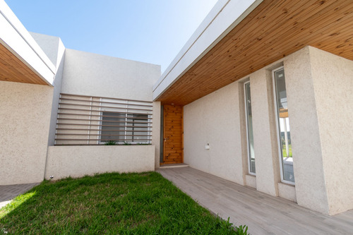 Casa En Venta 3 Dormitorios Don Mateo