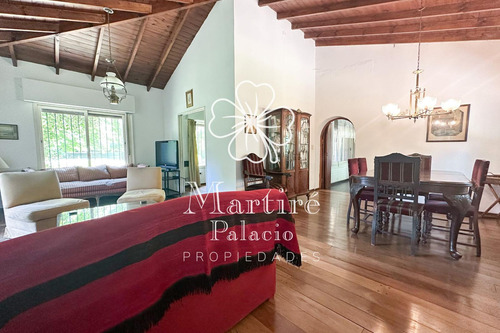 Casa En Venta. Barrio Los Tilos. Jardin Y Pileta