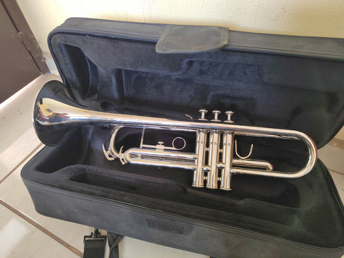 Trompeta Silvertone Plateado Con Estuche Sin Boquilla Plateado (Usado)