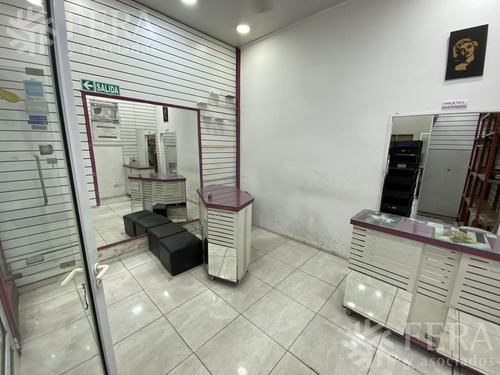 Imagen 2 de 7 de Venta De Alquiler Con Salón, Deposito, Baño Y Pequeño Fondo Libre En Wilde (27535)