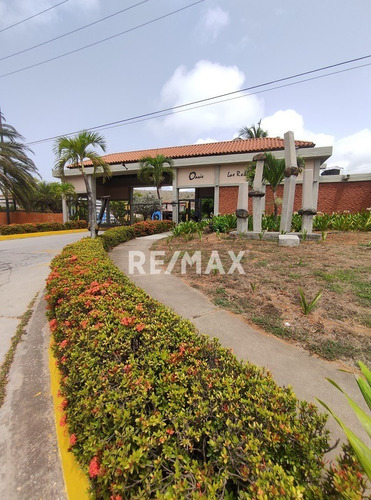 Imagen 1 de 13 de Townhouse En El Oasis , Los Robles , Isla De Margarita, Nueva Esparta