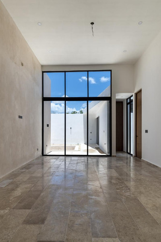 Venta De Casa Residencial En Temozón, Mérida