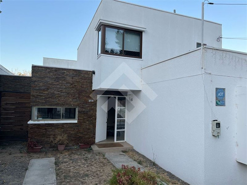 Casa En Arriendo De 3 Dorm. En Villa Alemana