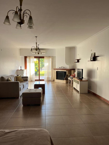 Casa En Inmejorable Zona!!