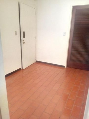 Imagen 15 de 22 de Venta De Hermoso Apartamento En Cumbres De Curumo / Ofc 21-14007