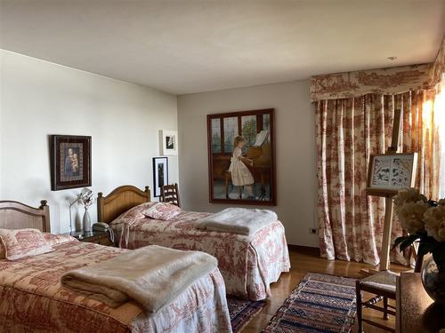 Casa En Venta De 8 Dorm. En Zapallar Primera Linea
