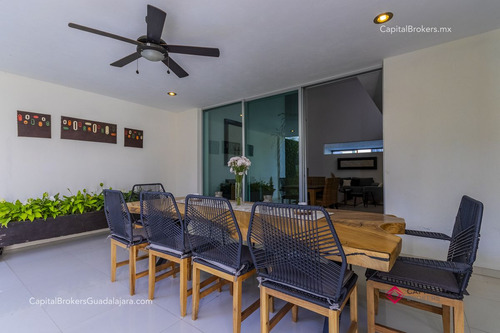 Residencia De Lujo En Los Olivos En Venta