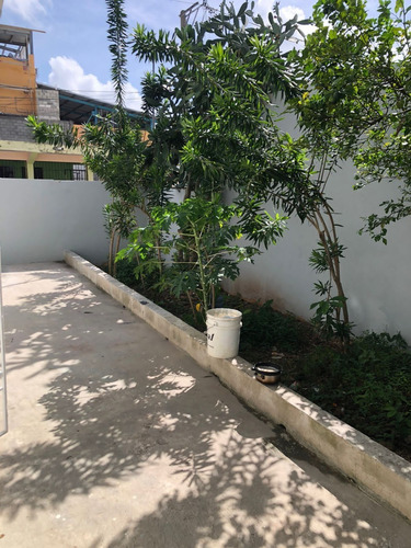 Hermosa Casa En Venta, Residencial Amalia, Autopista De San Isidro, Santo Domingo Este. República Dominicana