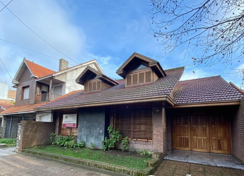 Venta Casa 4 Ambientes Bernal
