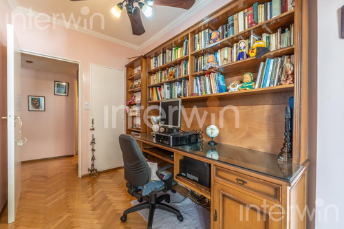 Departamento De 4 Ambientes Con Balcón En Balvanera - Venta.