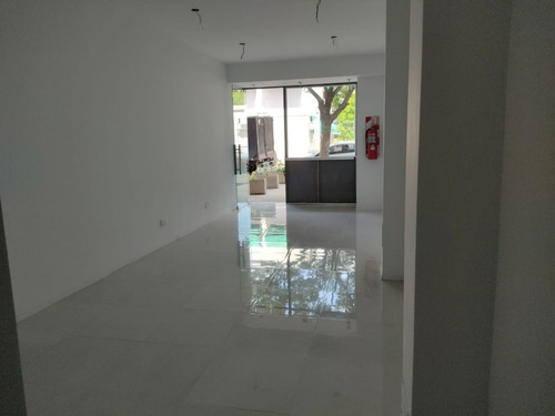 Imagen 2 de 7 de Local Comercial En Venta Frente Al Hospital Velez Sarfiel (monte Castro) A Estrenar Muy Buena Zona.