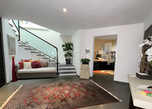 Casa En Venta En Jacarandas Qro, Con 4 Habitaciones