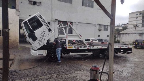 Imagem 4 de 9 de Ford Cargo 815e