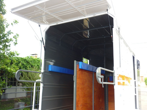 Imagen 6 de 15 de Acoplado Carro 6 Cheques Cerrado Trailer 2 Caballos Batan