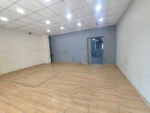 Local Comercial Amplio, 2 Entradas Disponible (108098)