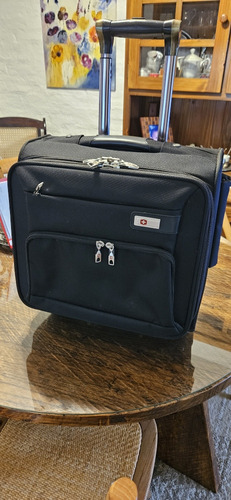 Carry On Valija Deluxe,4 Ruedas Y Compartimento P/ Laptop