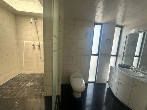 En Venta Lujosa E Iluminada Residencia, Localizada En Circuito Novelistas, Satélite.