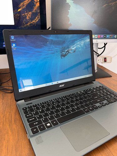 Laptop Acer 15 Ssd Gris (Usado)