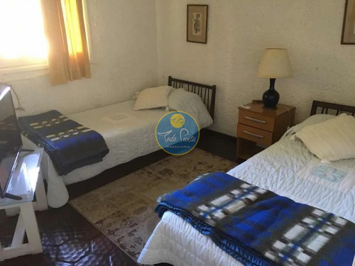 En Venta, Muy Buen Terreno, Cómoda Casa, Punta Del Este, Zona Ideal Todo El Año- Ref: 6060