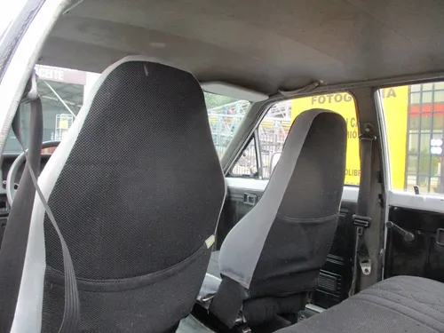 Mazda B2000 2.0