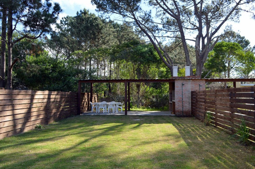 Imagen 15 de 18 de San Francisco - Punta Colorada - Piriapolis - 50 Mts Del Mar - Estufa A Leña Consulte Por Wsp Por Otra Casa Mas