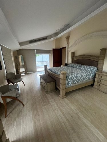 En Venta Casa De Tres Niveles En Altos De Guataparo, Valencia Estado Carabobo Venezuela / Emer.