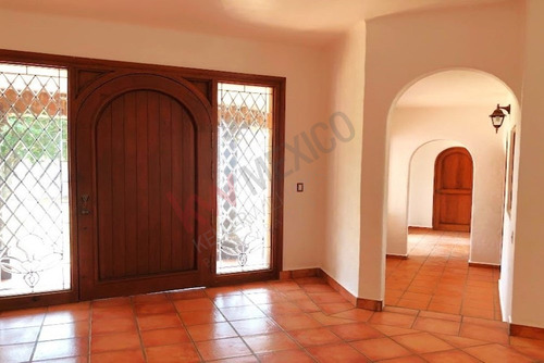 En Renta Casa De 1 Nivel En Zona Norte De Cuernavaca Privada, Jardín, Sótano Y Espacio Extra