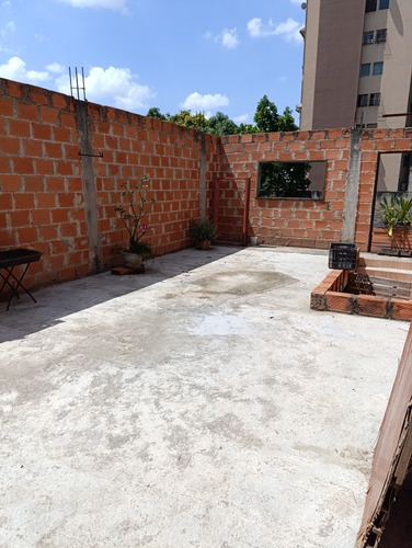 Local En Venta A Pie De Calle Av. Las Ferias Clientes D. (lp