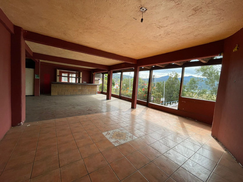 Increible Casa Con Local Comercial A Orilla Del Lago De Valle De Bravo