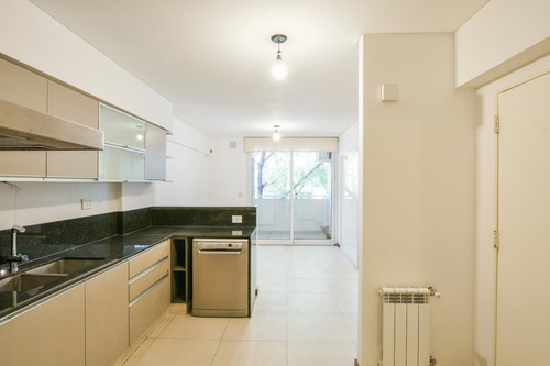 Departamento De 3 Dormitorios En Venta - Nuevo Con Cochera Y Patio - Centro