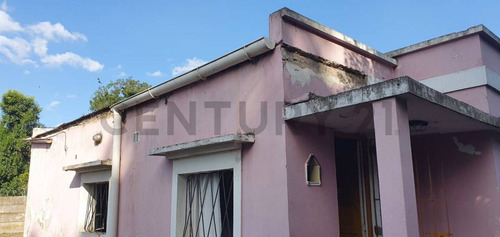 Casa De 2 Ambientes A Reciclar. Excelente Ubicacion Centrica Todos Los Servicios
