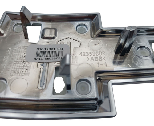 Emblema Parrilla Gm Trax Original Del 17 Al 21 Cromo