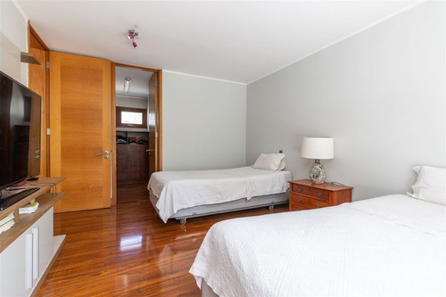 Casa En Condominio 5 Dorm. 3 Baños, San Carlos De Apoquindo